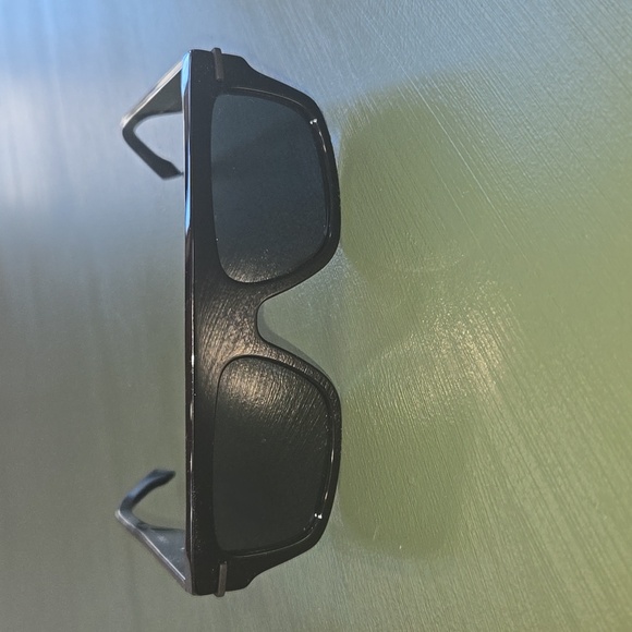 Fendi authentic sunglasses - Picture 2 of 10